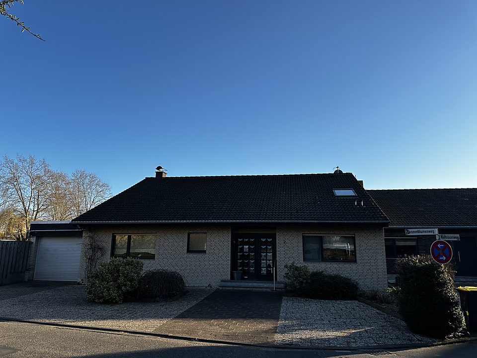 Freistehender Bungalow mit gepflegtem Vorgarten